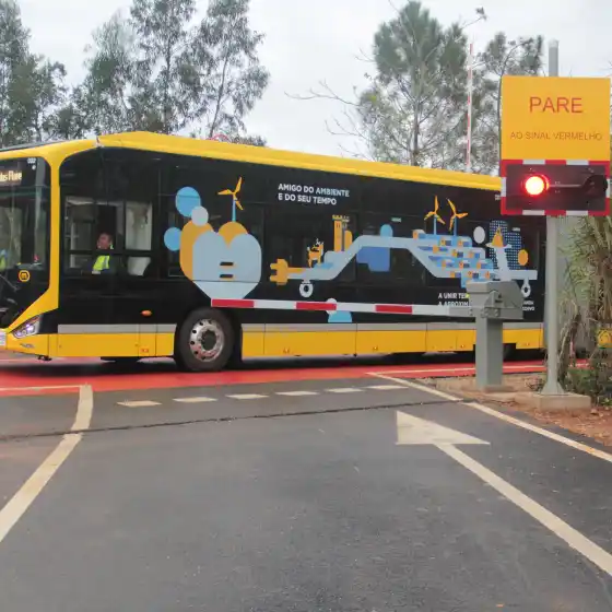 Metro Mondego alerta populações que vão ser colocadas em serviço as Passagens de Nível do troço suburbano para preparar o início da operação.